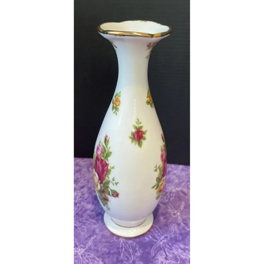 Royal Albert Bone China‎ Old Country Roses 7.5 Inches Bud Vase England 1962